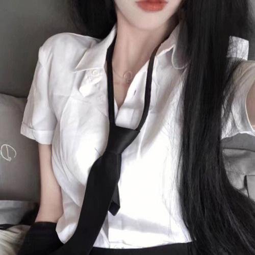 猛将娇娃海报